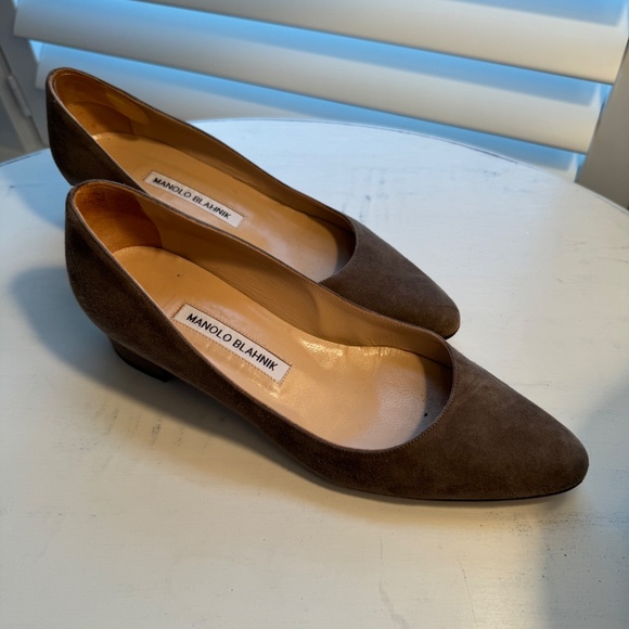 Manolo Blahnik Suede Pumps - Picture 4 of 9